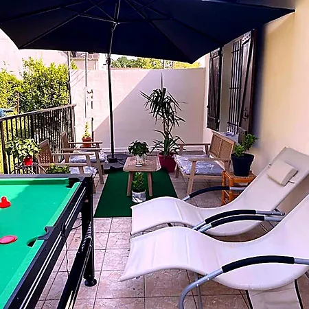 Full Modern House - Beautiful Garden - Private Parking Space - Paris & Disneyland Casa de férias *