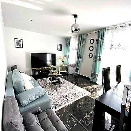 Full Modern House - Beautiful Garden - Private Parking Space - Paris & Disneyland Casa de férias