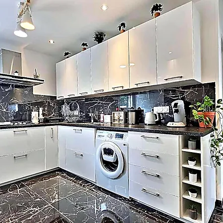 Full Modern House - Beautiful Garden - Private Parking Space - Paris & Disneyland Montfermeil