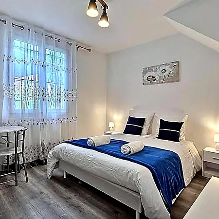 Full Modern House - Beautiful Garden - Private Parking Space - Paris & Disneyland Semesterbostad