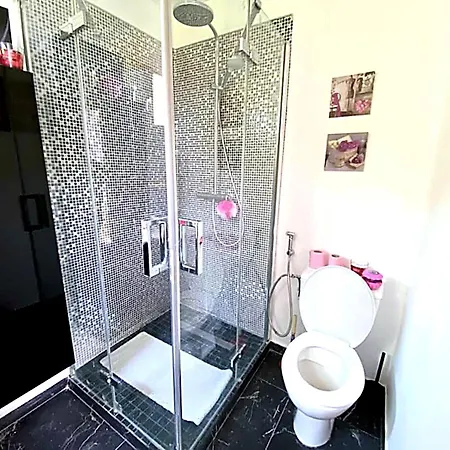 Full Modern House - Beautiful Garden - Private Parking Space - Paris & Disneyland Semesterbostad *