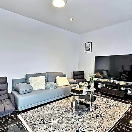 Full Modern House - Beautiful Garden - Private Parking Space - Paris & Disneyland * Montfermeil