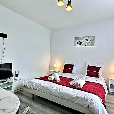 Full Modern House - Beautiful Garden - Private Parking Space - Paris & Disneyland Semesterbostad