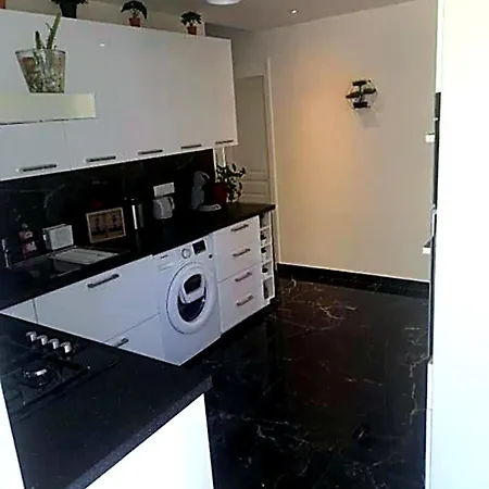 Casa de férias Full Modern House - Beautiful Garden - Private Parking Space - Paris & Disneyland Montfermeil